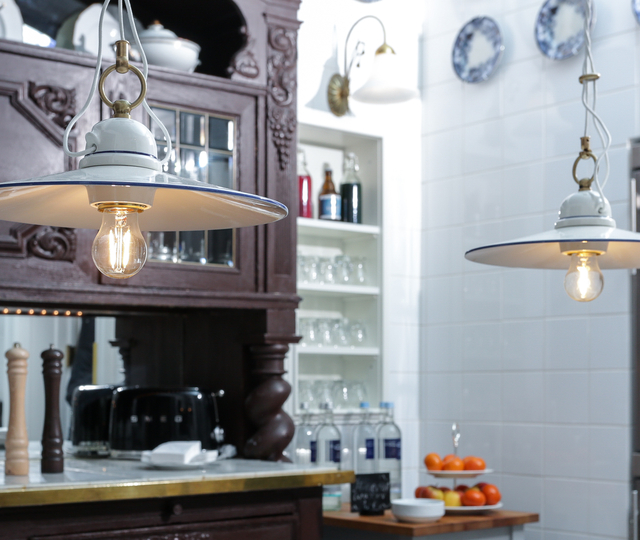 LED retrofit lamps made of glass