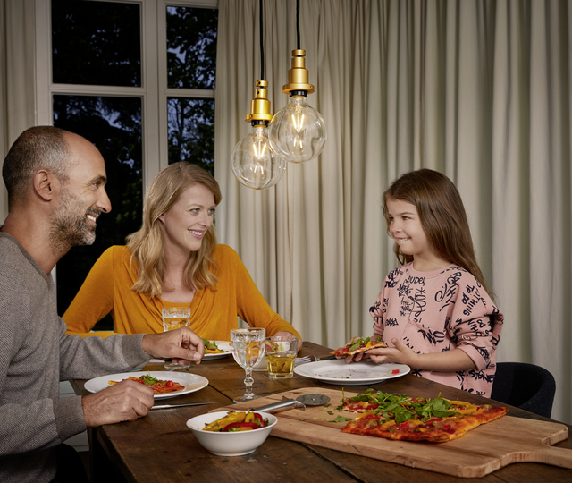 LED Globe Filament warm